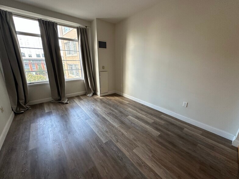 Building Photo - 145 E Berkeley St