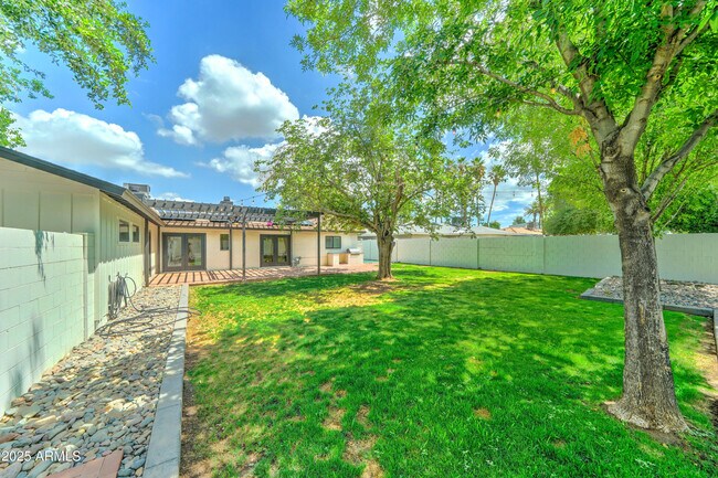 Building Photo - 4331 E Avalon Dr