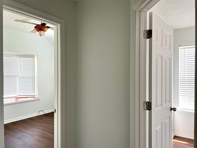 Building Photo - 107 Hague St