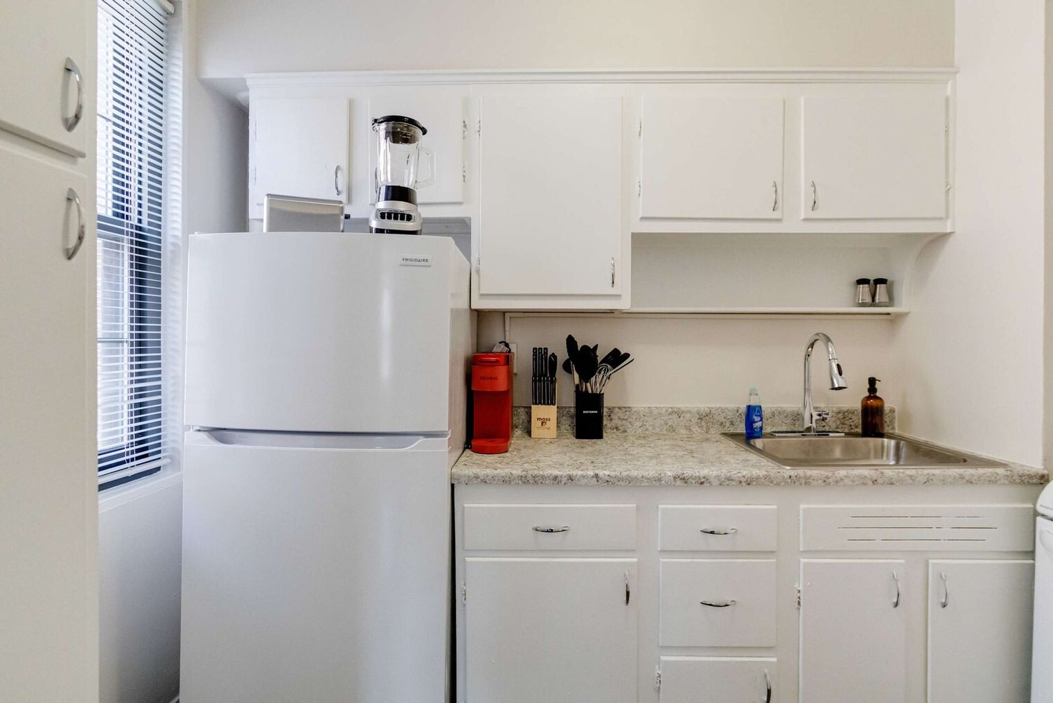 Building Photo - 112 W University Pkwy