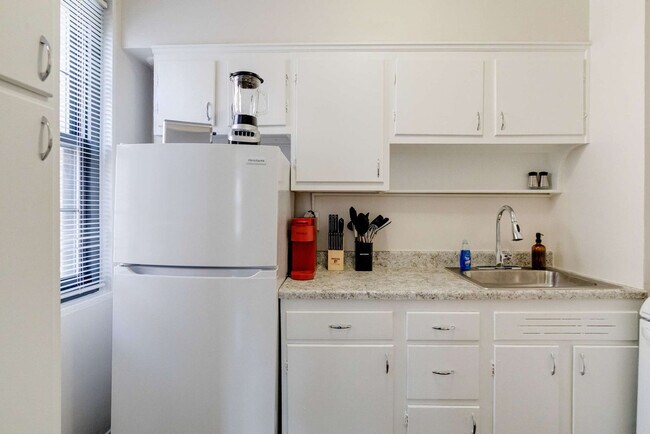 Building Photo - 112 W University Pkwy