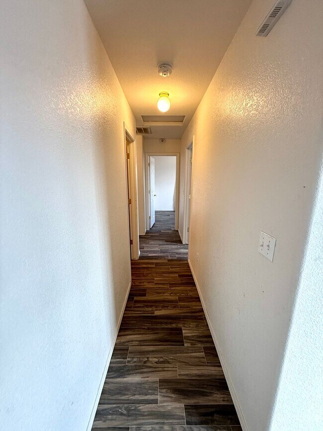 Building Photo - Charming 3-Bedroom Home Near Rotary Park for Rent!