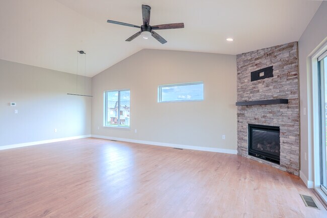 Building Photo - 127 Kinsey St