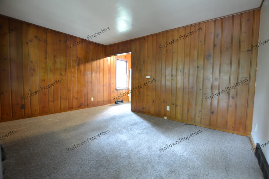Building Photo - 10 Riverview St