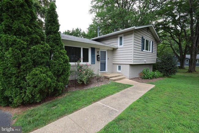 Building Photo - 9704 St Andrews Dr