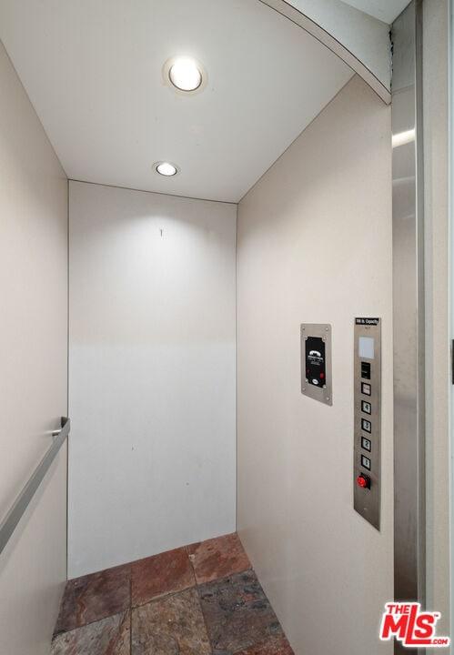 Building Photo - 143 Union Jack Mall