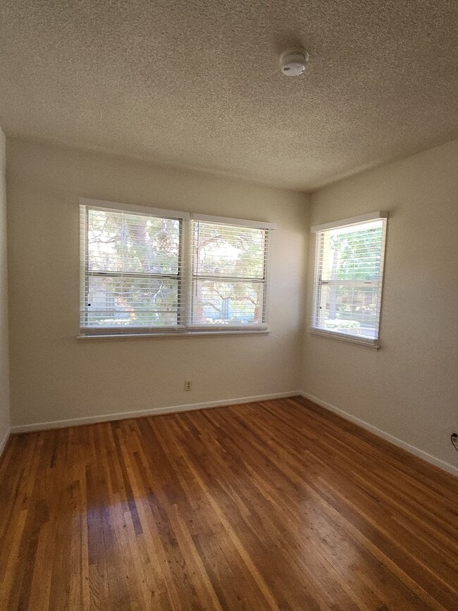 Building Photo - 2 BR 1 BA in Baldwin Hills area. Gated private community with pool, tennis, spas, park areas, and...