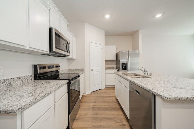 Building Photo - 2110 Thornton Dr