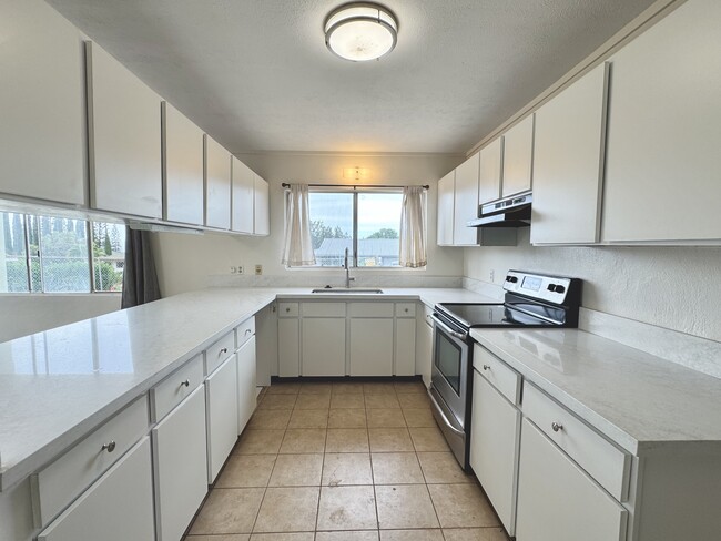 Building Photo - 2886 Liholani St