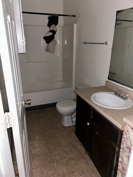 Building Photo - 520 Buckley St