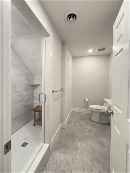 Building Photo - 42 Greythorne Woods Cir