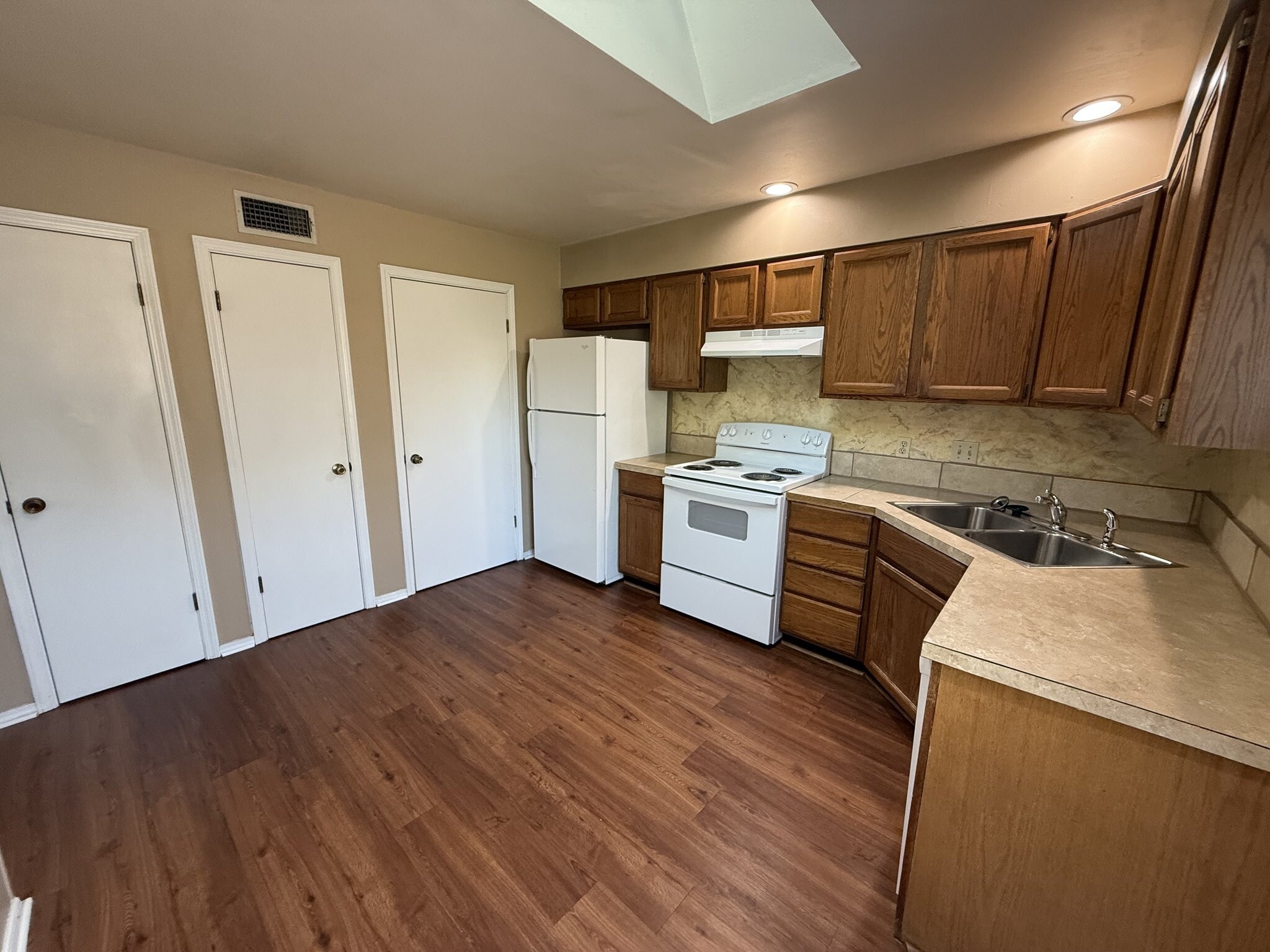 Building Photo - 2626 W C St