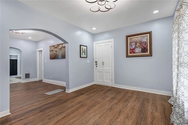 Building Photo - 405 W Ferry St