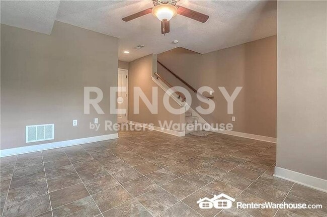 Building Photo - 3 Bedroom / 3.5 Bath Townhouse Near KU MED -  Available in August