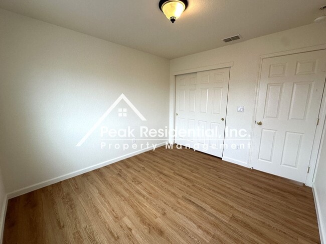Building Photo - 1811 Waterfall Dr