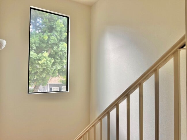Building Photo - Updated 2-Bedroom 3 Bathroom Pasadena Town...