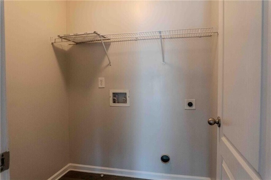 Building Photo - 11037 Southwood Dr