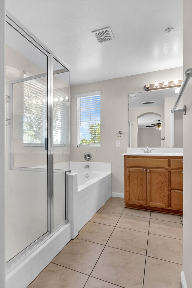 Building Photo - The Woodland Rental You've Been Looking For