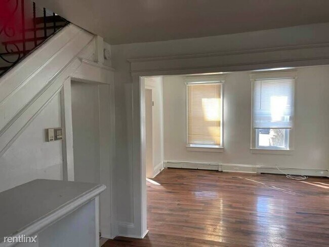 Building Photo - 4 br, 2 bath House - 302 Berwyn Ave