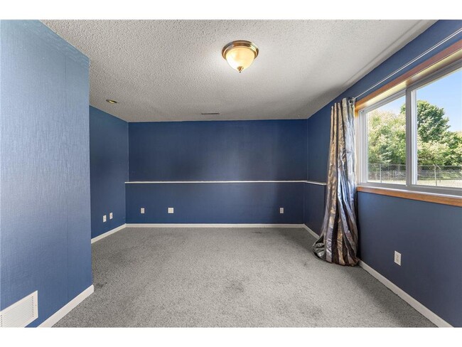 Building Photo - 5785 Yucca Ln N