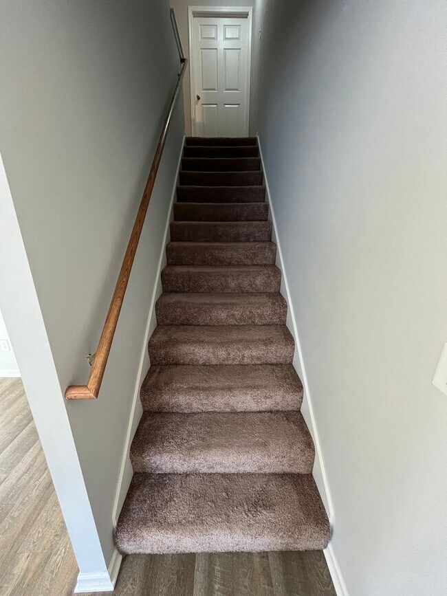 Building Photo - HALF OFF ONE MONTH AT UPPER STONE!