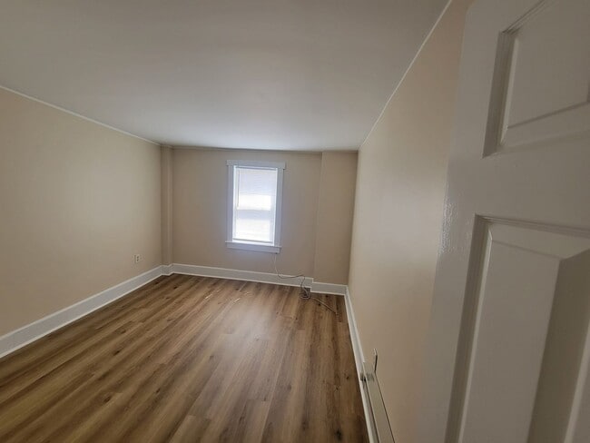 Building Photo - 2 Bedroom Home in Lancaster City