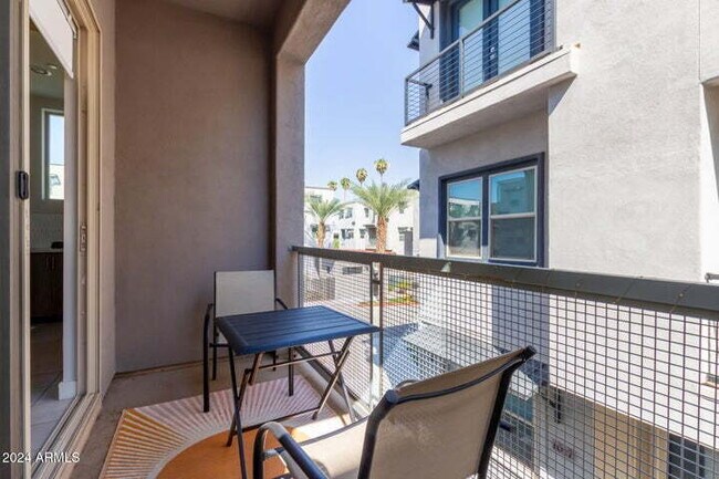 Building Photo - Amazing 2BR + Office Townhome in Old Town Scottsdale