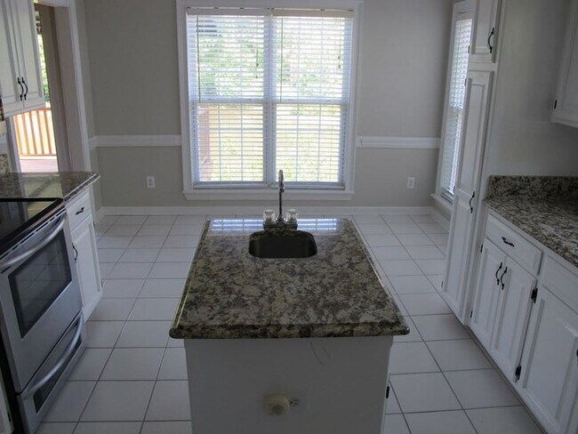 Building Photo - Upscale Lakefront Home  In the Heart of Martinez