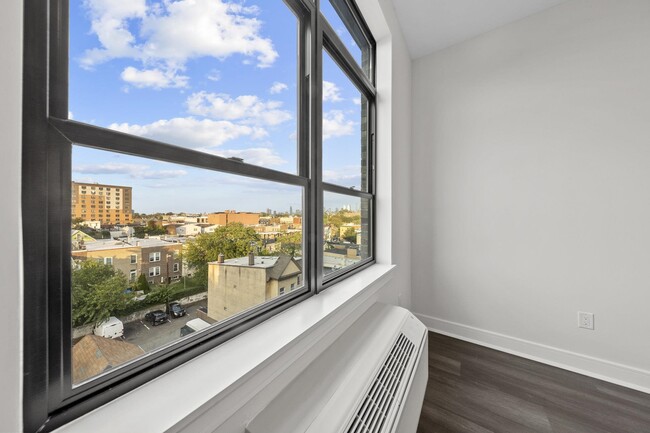 Building Photo - 121 34th St