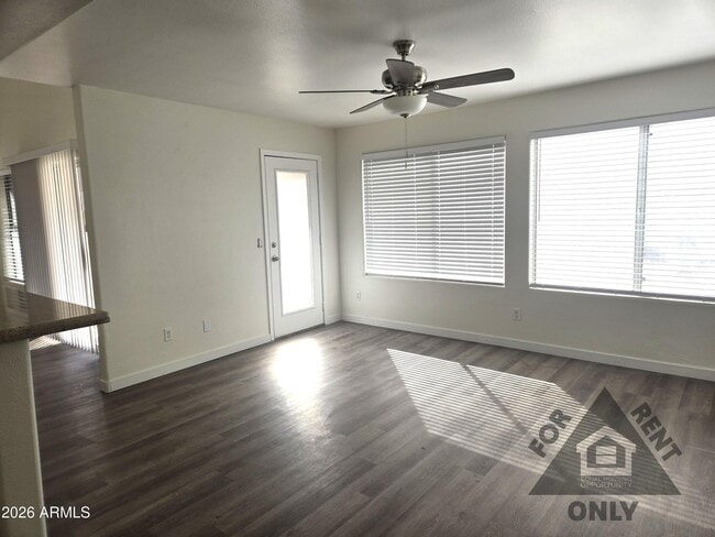 Building Photo - 4025 E Coolbrook Ave