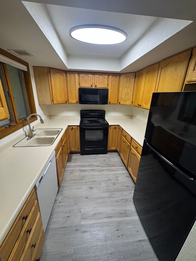 Building Photo - Charming 2BD/2BA Two-Level Condo in Walnut...