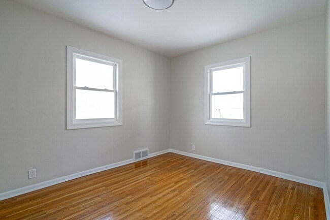Building Photo - 1610 9th Ave N