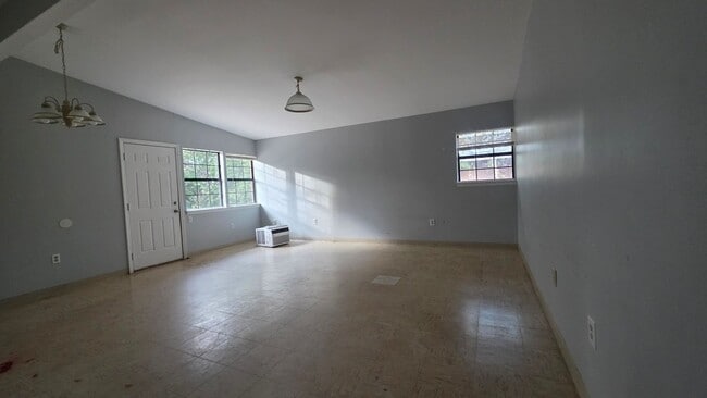 Building Photo - 1974 S Riverview Cir