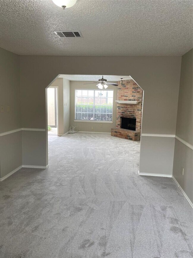 Building Photo - Trails Pl.