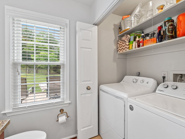 Building Photo - Your Dream Home Awaits!