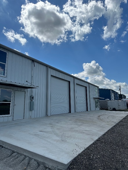 Building Photo - 4070 Old Lorena Rd