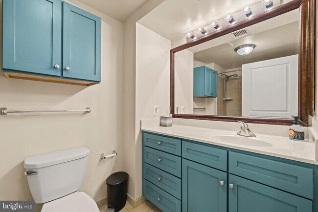 Building Photo - 631 D St NW