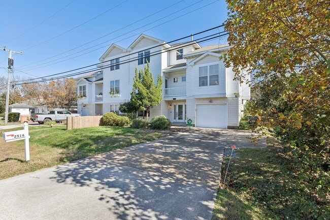 Primary Photo - Chic's Beach Updated Rental!