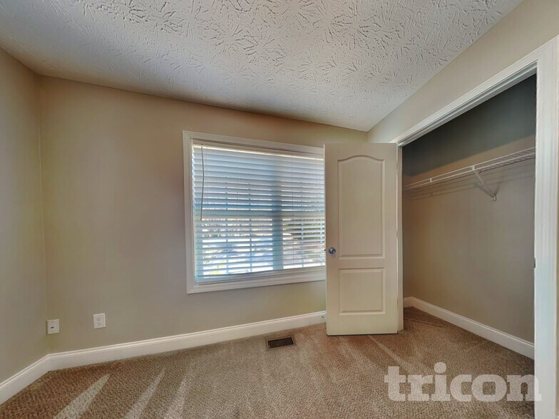 Building Photo - 97 Farmington Dr