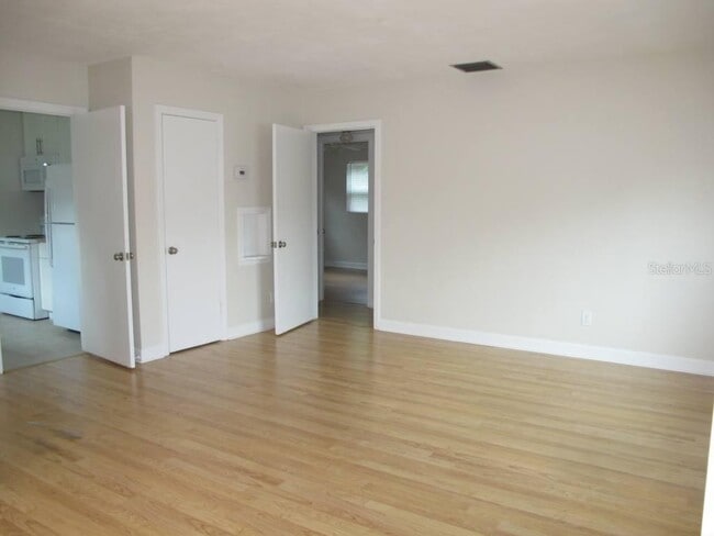 Building Photo - 1803 Pineview Cir