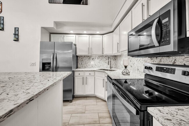 Building Photo - 213 Ledge Dr