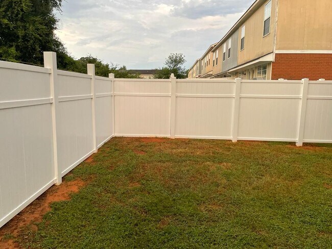 Building Photo - 111 N Springview Dr