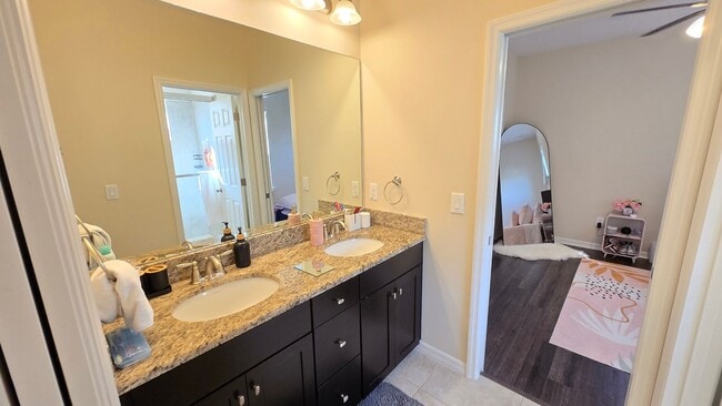 Building Photo - Beautiful 4 Bed / 3.5 Bath Home ~ Available April 1st + Incentive!