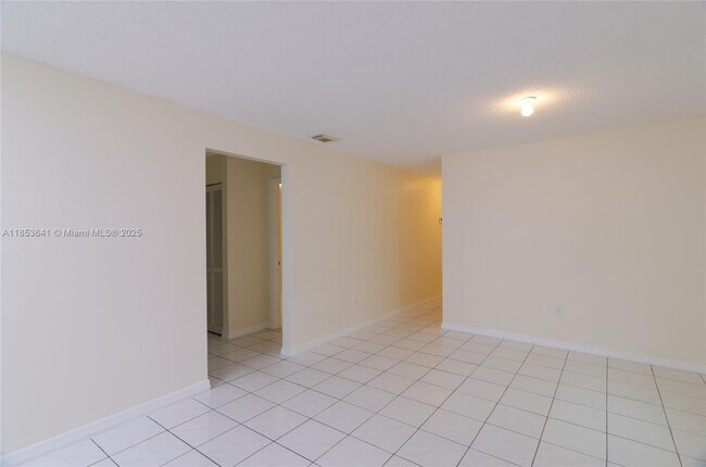 Building Photo - 3373 SW 28th Terrace