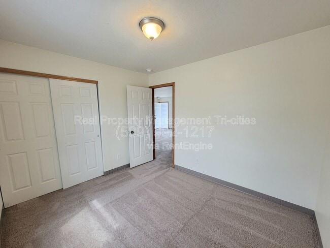 Building Photo - 6321 Thistledown Dr