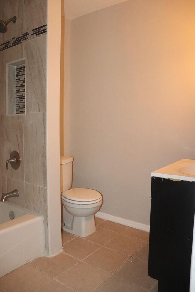 Building Photo - 28 Beechwood Pl