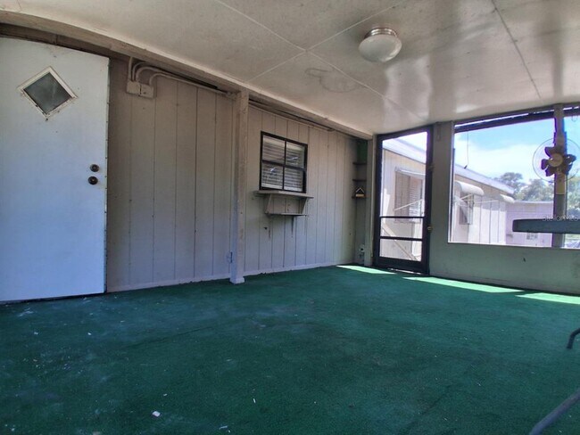 Building Photo - 15215 Vine St