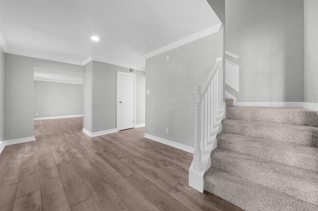 Building Photo - 2523 W Greens Rd