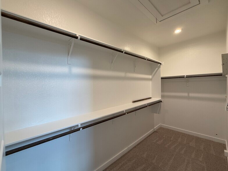 Building Photo - 18300 Emu Ln