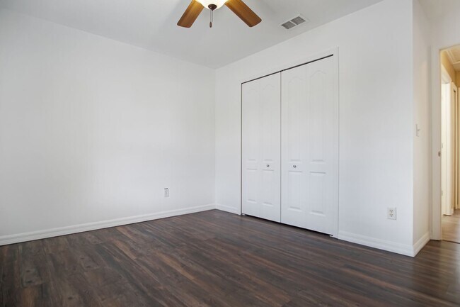 Building Photo - 10500 Lake Hasson Cir